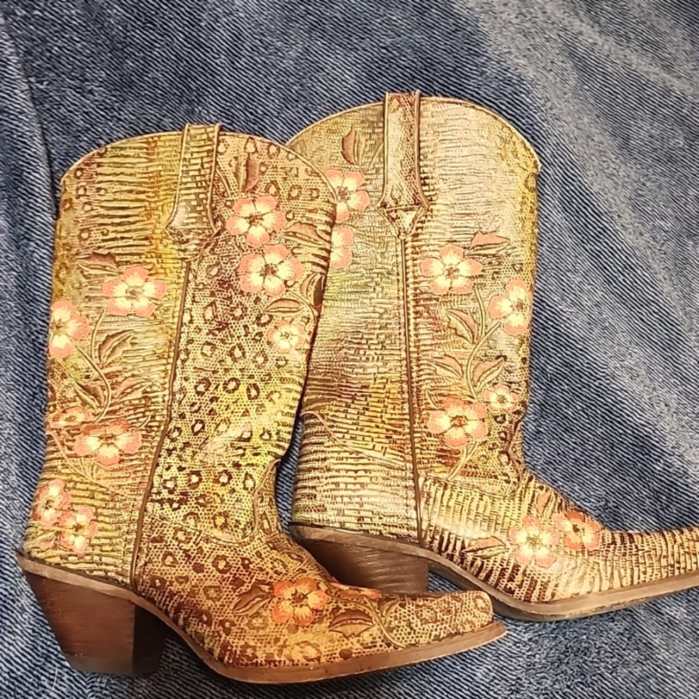 Crush by Durango Women's Floral Embroidered Western Boot Size 6.5